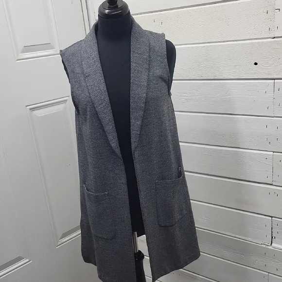 Simons Black and White Herringbone Knit Vest - Picture 1 of 4